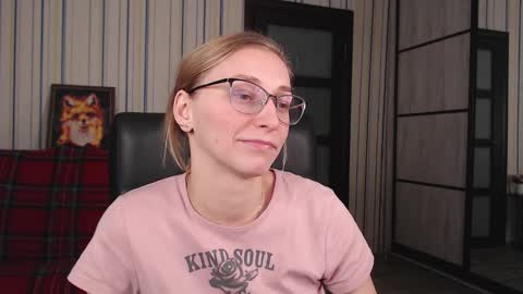 Snapshot of vikaericka chatting on December 19, 9:22 pm Vika online show from December 19, 9:22 pm