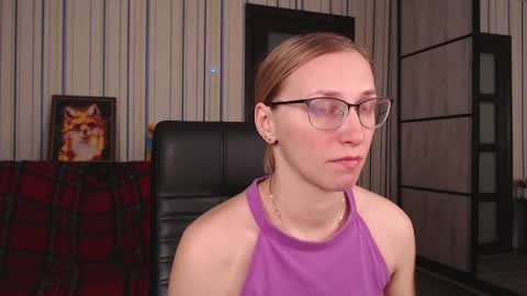 Snapshot of vikaericka chatting on December 21, 11:23 pm Vika online show from December 21, 11:23 pm