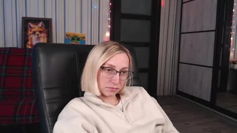 Snapshot of vikaericka chatting on January 16, 1:53 am Vika online show from January 16, 1:53 am