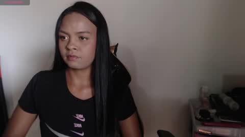 Snapshot of vikarose_ chatting on September 18, 6:32 pm Vika online show from September 18, 6:32 pm