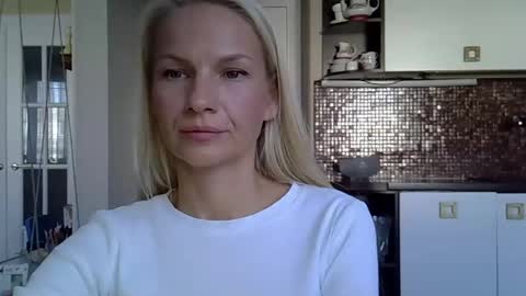 viki_loun5 online show from October 1, 7:25 am