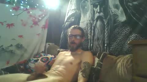 Snapshot of viking43211 chatting on October 3, 6:38 pm viking43211 online show from October 3, 6:38 pm