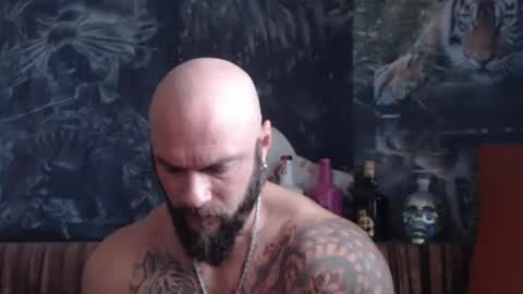 Snapshot of viking_me chatting on October 3, 6:21 am viking online show from October 3, 6:21 am