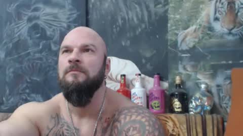 Snapshot of viking_me chatting on December 2, 5:35 am viking online show from December 2, 5:35 am