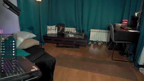 Snapshot of viktor_secret chatting on October 19, 4:24 am fansly VITEKsecret online show from October 19, 4:24 am