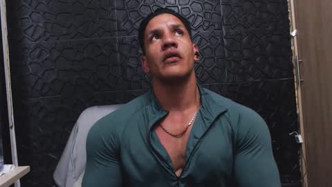 Viktor Herrera online show from October 16, 3:29 am