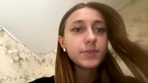 Snapshot of viktoria9898 chatting on December 2, 9:02 am Sweett online show from December 2, 9:02 am