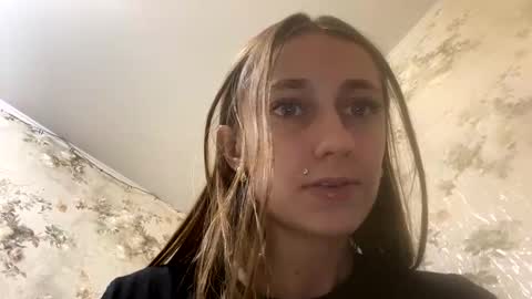 Snapshot of viktoria9898 chatting on December 4, 4:54 am Sweett online show from December 4, 4:54 am