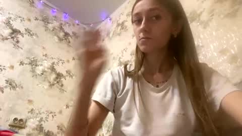 Snapshot of viktoria9898 chatting on December 9, 12:12 am Sweett online show from December 9, 12:12 am