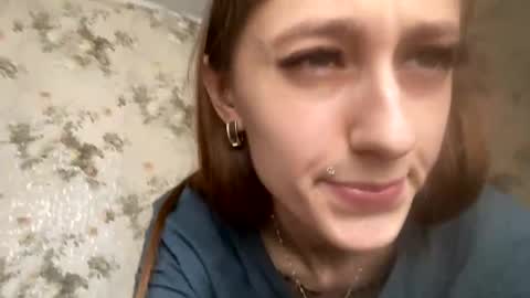 Snapshot of viktoria9898 chatting on December 18, 10:08 am Sweett online show from December 18, 10:08 am