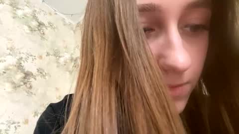 Snapshot of viktoria9898 chatting on January 17, 9:28 am Sweett online show from January 17, 9:28 am