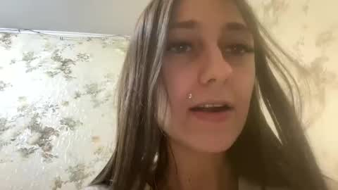 Snapshot of viktoria9898 chatting on February 22, 12:38 am Sweett online show from February 22, 12:38 am