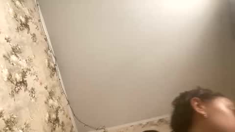 Snapshot of viktoria9898 chatting on October 15, 11:21 am Sweett online show from October 15, 11:21 am