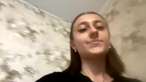 Snapshot of viktoria9898 chatting on October 31, 10:16 am Sweett online show from October 31, 10:16 am