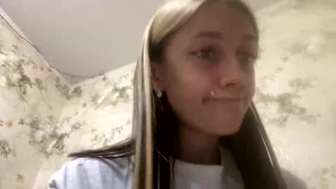 Snapshot of viktoria9898 chatting on June 10, 12:00 am Sweett online show from June 10, 12:00 am