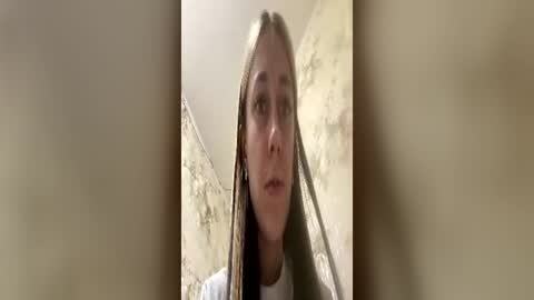Snapshot of viktoria9898 chatting on June 11, 9:35 pm Sweett online show from June 11, 9:35 pm