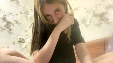 Snapshot of viktoria9898 chatting on July 19, 2:48 am Sweett online show from July 19, 2:48 am