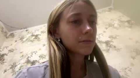 Snapshot of viktoria9898 chatting on August 3, 11:52 pm Sweett online show from August 3, 11:52 pm