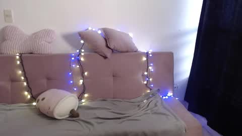 Snapshot of viktoria_heart chatting on December 17, 11:27 am viktoria_heart online show from December 17, 11:27 am