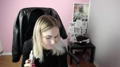 Snapshot of viktoria_lovely chatting on October 17, 9:56 am viktoria_lovely online show from October 17, 9:56 am