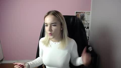 Snapshot of viktoria_lovely chatting on October 21, 8:59 am viktoria_lovely online show from October 21, 8:59 am