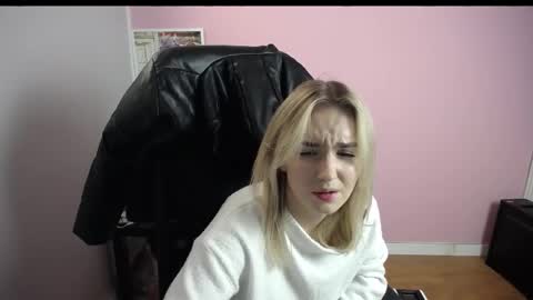 Snapshot of viktoria_lovely chatting on January 16, 12:42 pm viktoria_lovely online show from January 16, 12:42 pm