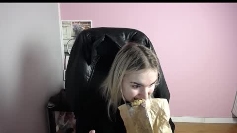 Snapshot of viktoria_lovely chatting on February 10, 6:50 am viktoria_lovely online show from February 10, 6:50 am