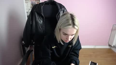 Snapshot of viktoria_lovely chatting on February 17, 6:32 am viktoria_lovely online show from February 17, 6:32 am