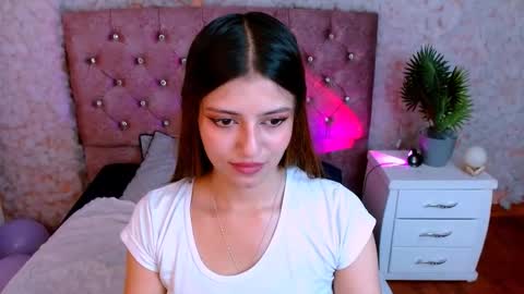 Snapshot of viky_evanss chatting on February 20, 1:55 pm viky_evanss online show from February 20, 1:55 pm