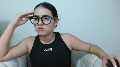 vikysexy28 online show from February 18, 9:09 pm