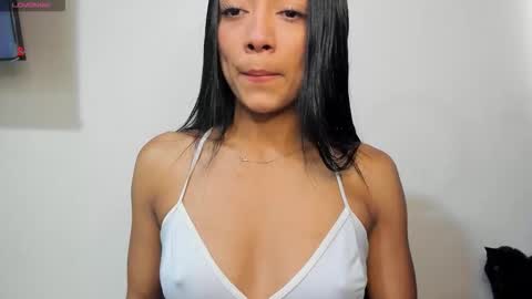 Snapshot of vinaly_y chatting on November 17, 10:15 pm Vinaly online show from November 17, 10:15 pm