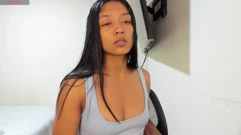 Snapshot of vinaly_y chatting on April 29, 8:15 pm Vinaly online show from April 29, 8:15 pm