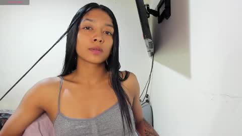 Snapshot of vinaly_y chatting on May 6, 6:13 pm Vinaly online show from May 6, 6:13 pm