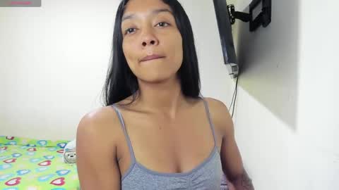 Snapshot of vinaly_y chatting on May 25, 6:58 pm Vinaly online show from May 25, 6:58 pm