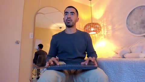 Snapshot of vince_colin chatting on November 24, 5:40 am VINCE online show from November 24, 5:40 am