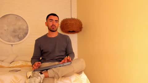 Snapshot of vince_colin chatting on December 1, 5:01 am VINCE online show from December 1, 5:01 am