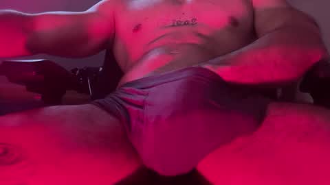 Snapshot of vincebihot chatting on December 16, 8:20 am Vince Bi Hot online show from December 16, 8:20 am