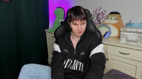 Vincent Strong online show from February 8, 6:00 pm