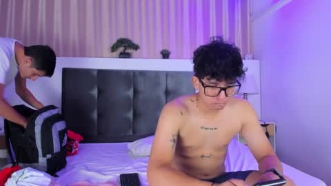 Snapshot of vincent_bowie chatting on January 30, 3:44 am Lucas - Sam - Sophie online show from January 30, 3:44 am