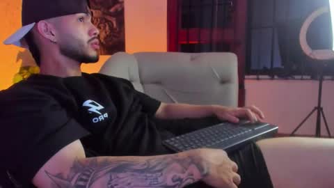 Snapshot of vincentblack_ chatting on February 3, 6:22 am Vincent online show from February 3, 6:22 am