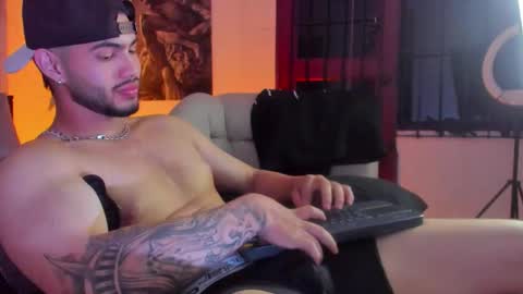 Snapshot of vincentblack_ chatting on February 3, 6:40 am Vincent online show from February 3, 6:40 am