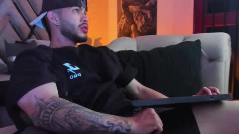 Snapshot of vincentblack_ chatting on February 7, 4:38 am Vincent online show from February 7, 4:38 am