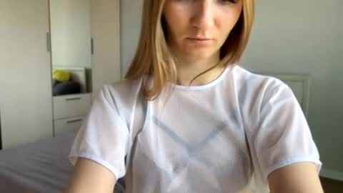 Snapshot of vinniedi chatting on April 6, 11:44 am Diana online show from April 6, 11:44 am