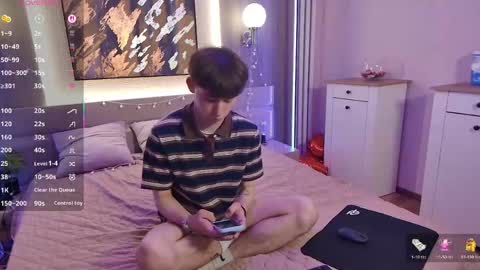 Snapshot of vinsant_x chatting on April 11, 8:29 am Vinsant online show from April 11, 8:29 am