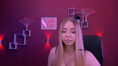 viola_sweet_ online show from May 26, 9:05 am