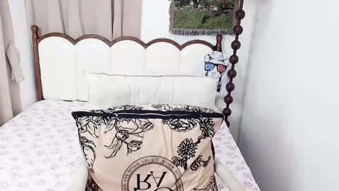 Snapshot of violazona chatting on March 18, 8:17 am Zona online show from March 18, 8:17 am