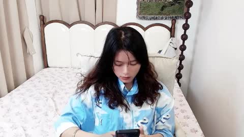 Snapshot of violazona chatting on April 4, 8:34 am Zona online show from April 4, 8:34 am