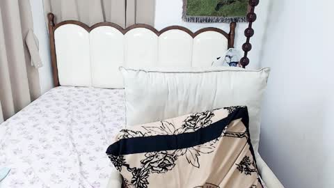 Snapshot of violazona chatting on April 6, 7:42 am Zona online show from April 6, 7:42 am