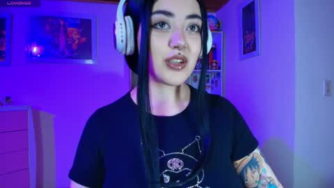 violet online show from April 16, 7:53 am