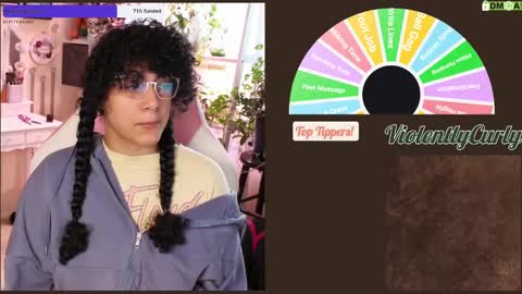 Snapshot of violentlycurly chatting on December 31, 11:06 pm Curly the Coin Operated Toy online show from December 31, 11:06 pm